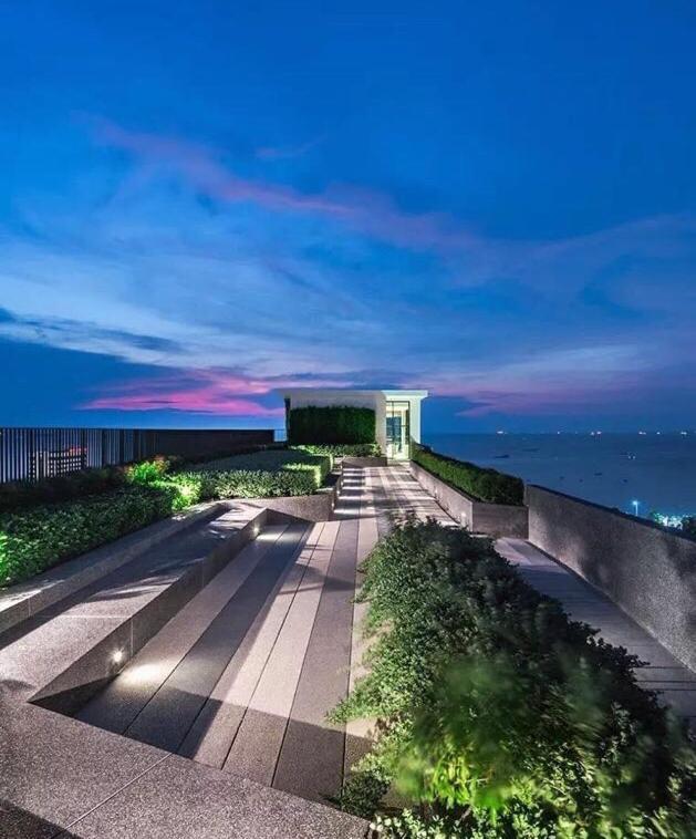 The Base Apartment Pattaya Exterior photo