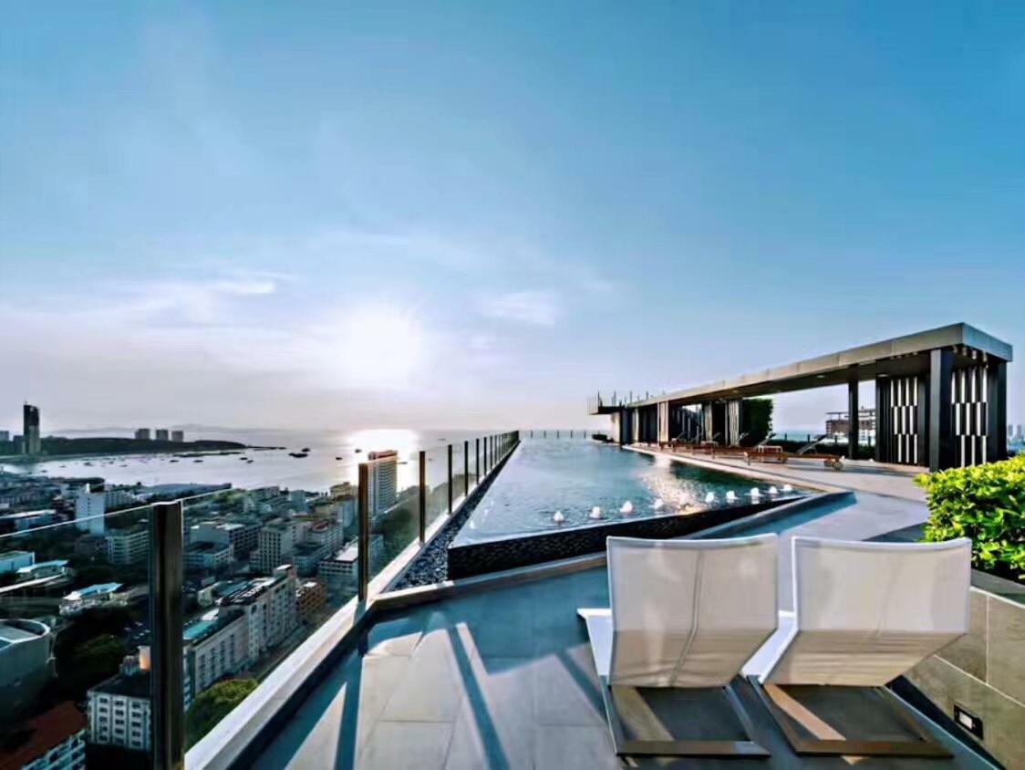 The Base Apartment Pattaya Exterior photo
